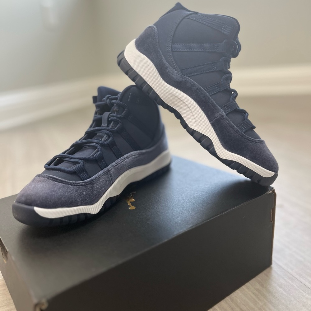 Retro 11 - Picture 3 of 7